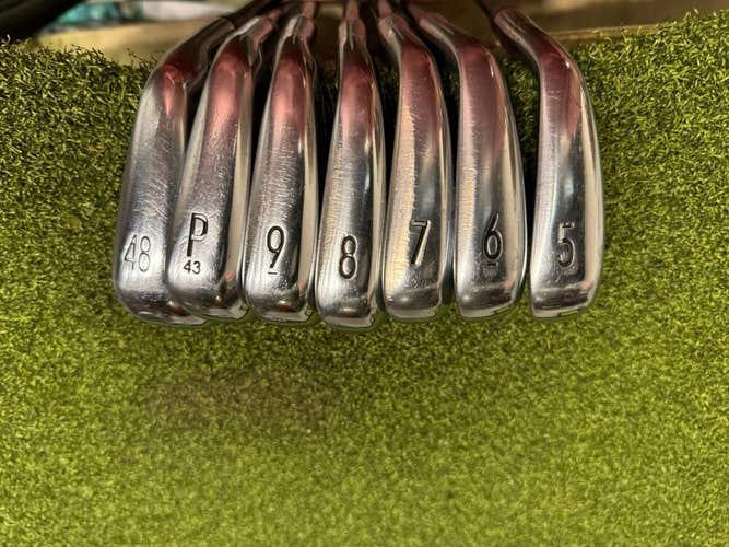 Titlesit T200 5-PW & 48* Iron Set, Accra i60 Senior Flex, RH