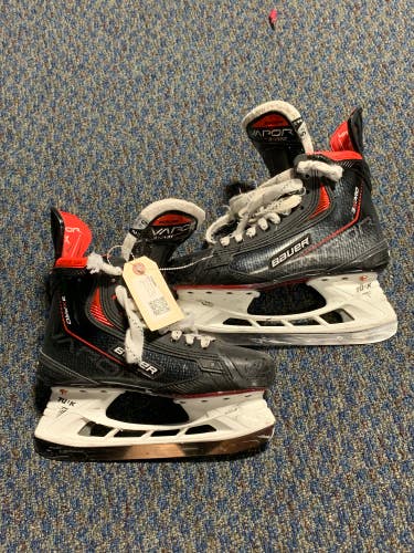 Used Senior Bauer Vapor 3X Pro Hockey Skates | Size 5.5