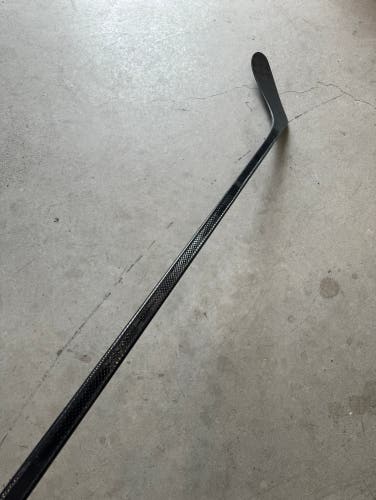 New Intermediate Bauer Left Hand P28 65 Flex Pro Stock Vapor Hyperlite 2 Hockey Stick Blackout Pro+