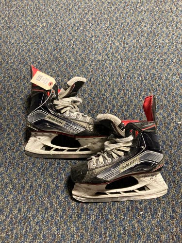 Used Intermediate Bauer Vapor X800 Hockey Skates Regular Width Size 5.5