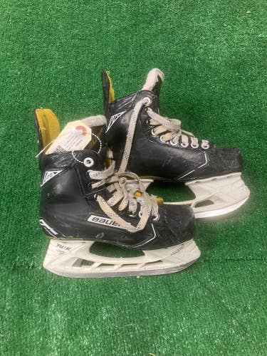 Used Junior Bauer Supreme S170 Hockey Skates | Size 2