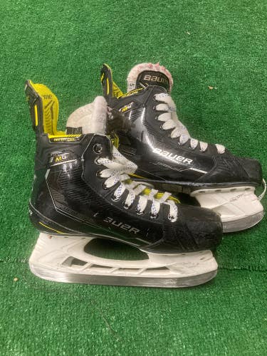 Used Intermediate Bauer Supreme M4 Hockey Skates Size 5.5