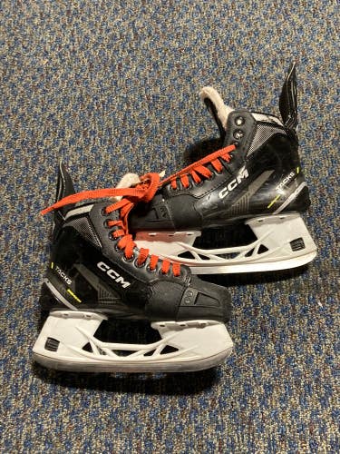 Used Junior CCM Tacks AS-570 Hockey Skates Regular Width Size 3