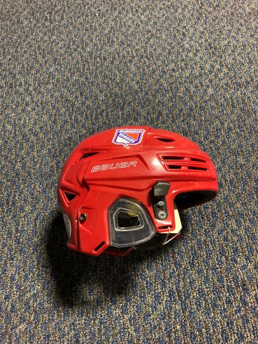 Red Used Medium Bauer Re-Akt 200 Helmet