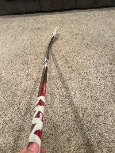 Used Intermediate STX Right Handed P28 HPR 2.1 Hockey Stick