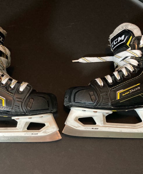 Used Junior CCM Super Tacks 9380 Hockey Goalie Skates Regular Width Size 2