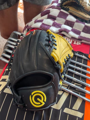 Q baseball glove