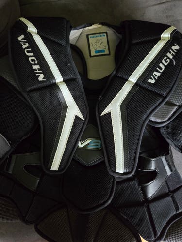 Used Large Vaughn Velocity V9 Goalie Chest Protector