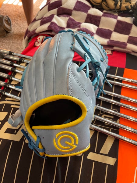 Q baseball glove