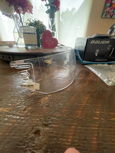 Used Medium Bauer Pro Clip Straight Visor