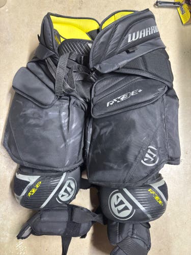 Warrior Int M/L goalie pants with Warrior knee guards