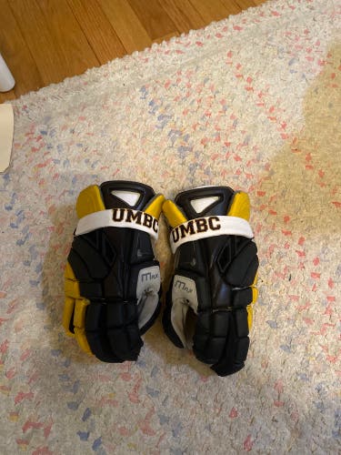 Black Maverick Max Gloves (UMBC)