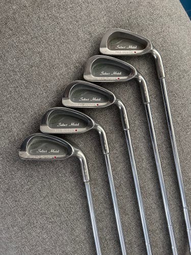 Used Men's  Right Handed 5 Pieces Iron Set