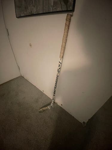 Used Youth  Right Handed P28 30 Flex   Hockey Stick