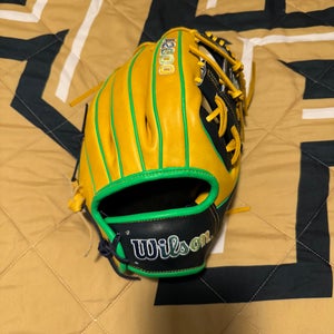 New With Tags Wilson A2000 GOTM 11.75” RHT