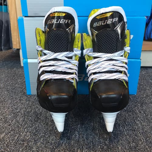 New Junior Bauer Extra Wide Width  Size 1 Supreme 3S Hockey Skates