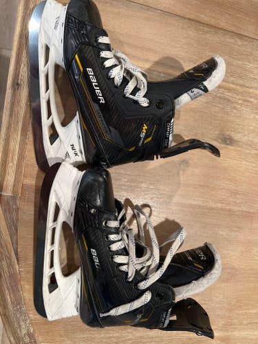 Used Intermediate Bauer Supreme M5 Pro Hockey Skates Regular Width 6