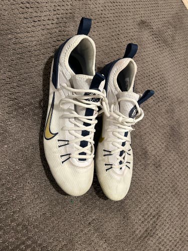 Villanova Nike Hurache Size 11 (worn once)