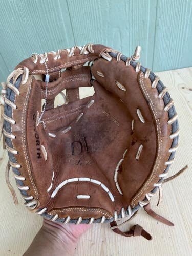 Brown Used Kid Pitch (9YO-13YO) Worth Right Hand Throw Baseball Glove D1Series