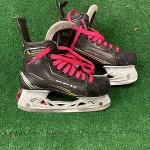 Used Intermediate CCM Tacks 9070 Hockey Skates | Size 5