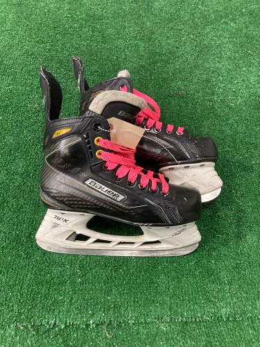 Used Junior Bauer Supreme 160 Hockey Skates Regular Width Size 3.5