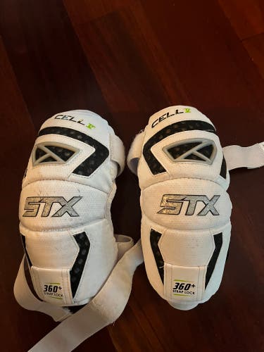 Used Medium/Large STX Cell V Arm Pads