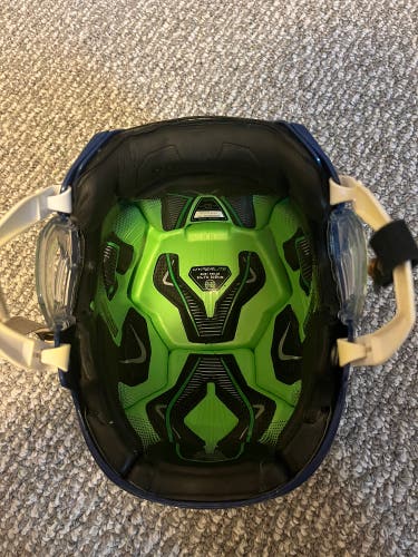 Used Medium Bauer Hyperlite 2 Helmet