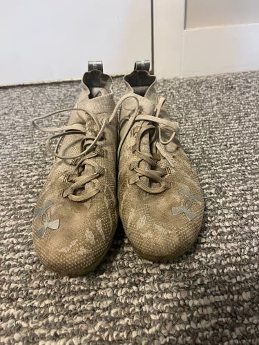 White Used Men's Low Top Spotlight MC