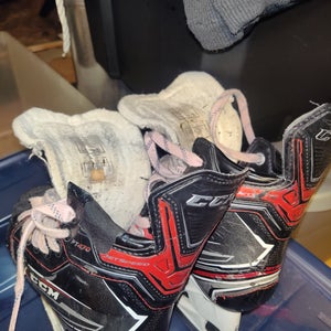 Used Junior CCM JetSpeed FT470 Hockey Skates Regular Width Size 1.5
