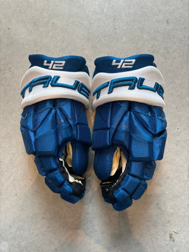 NHL Colorado Avalanche Manson Like New Gently Used CCM 14” Pro Stock Catalyst 9x Gloves