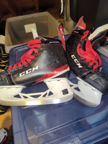 Used Junior CCM JetSpeed FT485 Hockey Skates Regular Width Size 3