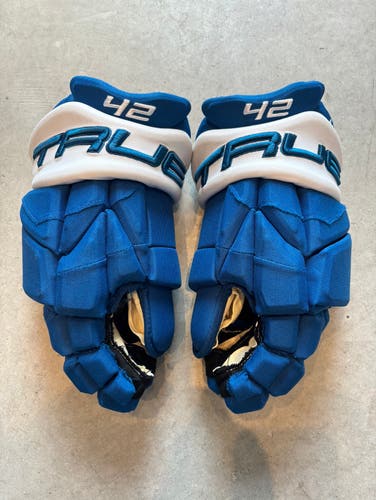 NHL Colorado Avalanche Manson Like New Gently Used CCM 14” Pro Stock Catalyst 9x Gloves