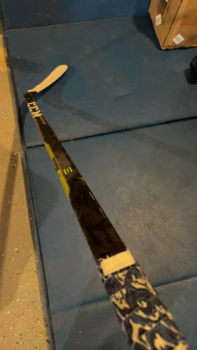 Senior CCM Right Handed P29 RibCor Trigger 3D PMT Hockey Stick