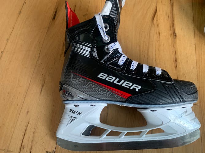 Used Junior Bauer Vapor XLTX Pro+ Hockey Skates Regular Width Size 1.5