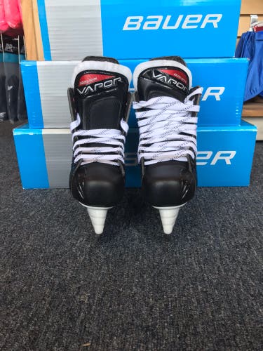 New Junior Bauer Regular Width  Size 1 Vapor Hockey Skates