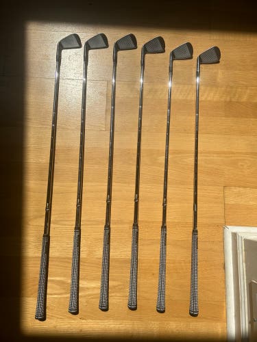 Titleist 695 CB Forged Iron set 5-9 + PW