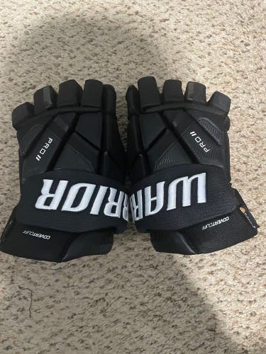 Used  “5 Minutes Stickhandling” Warrior 14"  Covert QR6 Pro Gloves