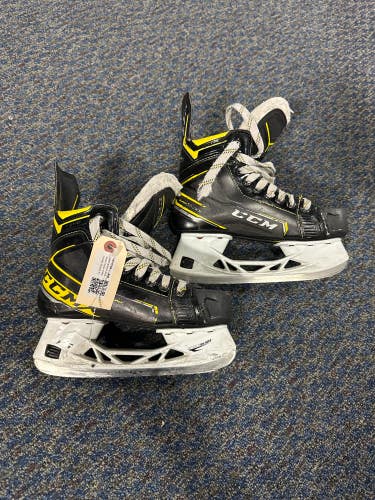 Used Junior CCM Super Tacks 9380 Hockey Skates Regular Width Size 3.5