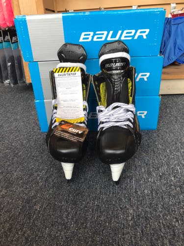 New Senior Bauer  10.5 Supreme M5 Pro Hockey Skates