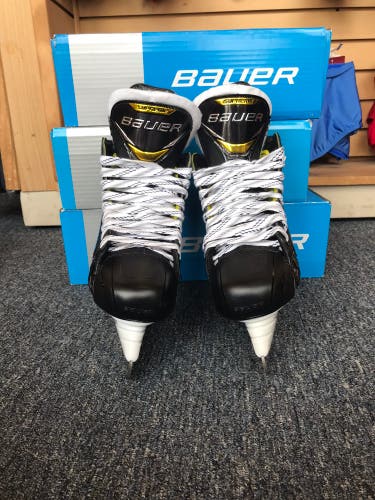 New Intermediate Bauer  6 Supreme 3S Pro Hockey Skates