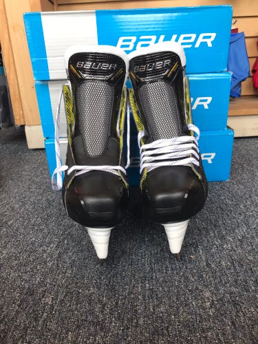 New Senior Bauer Extra Wide Width  10 Supreme M3 Hockey Skates