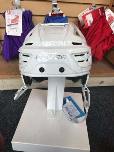 New Large Bauer  Re-Akt 150 Helmet