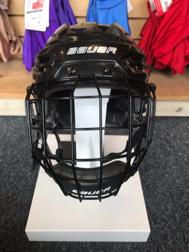 New Medium Bauer  Re-Akt 95 Helmet