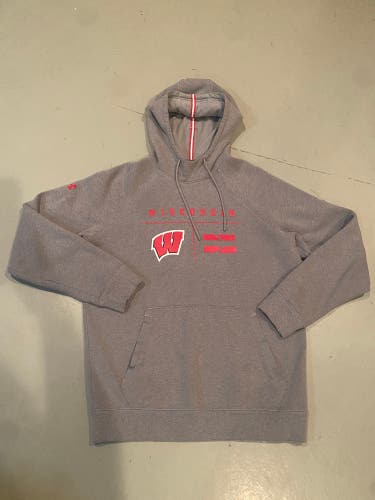 New Wiconsin Hockey Team Issued Under Armour Hoodie Men’s Small