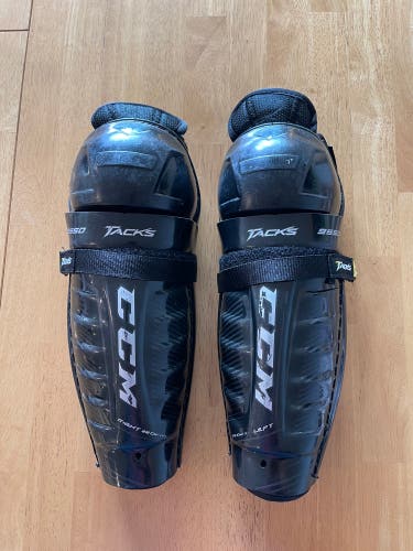 CCM TACKS 9550 SHIN GUARDS