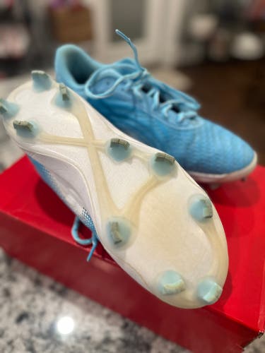 Blue Used Men’s Low Top Molded Cleats 4040