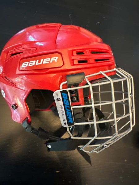 Bauer Re-Akt 75 red helmet