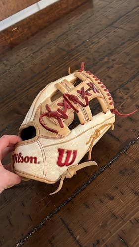 New 2023 Right Hand Throw 11.75" A2000 Softball Glove