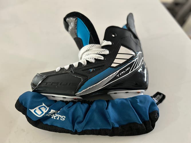 New Intermediate True Regular Width  Size 5.5 TF7 Hockey Skates