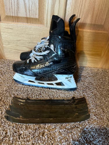 Used Bauer Wide Width Pro Stock 8.5 Supreme Mach Hockey Skates